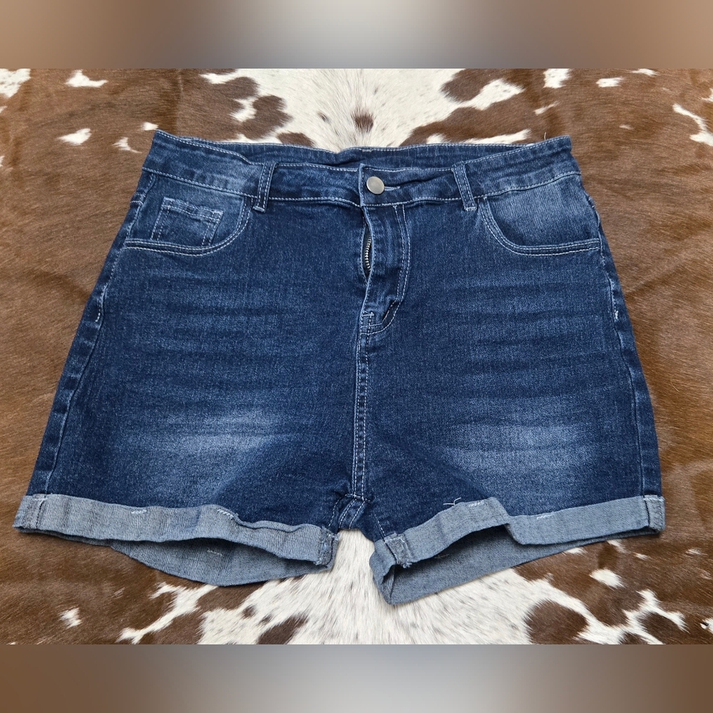 Denim Shorts with Embroidered Pockets - Picture 2 of 4